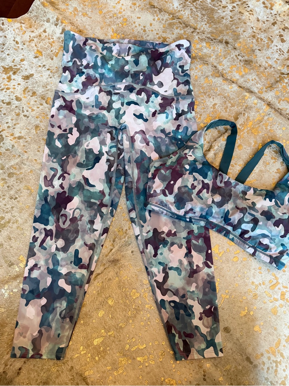 SPANX Booty Boost Active Painted Camo Leggings Medium 7/8 and sports bra